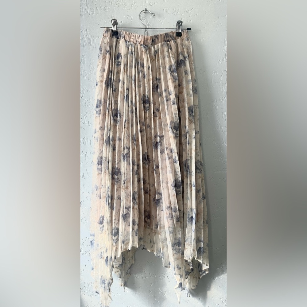 En Saison Cream and Black Pleated Maxi Skirt for Casual Resort Wear